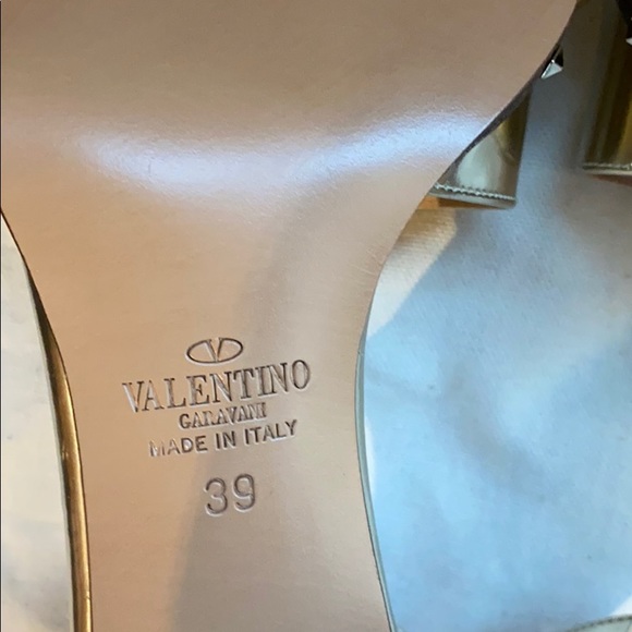 Valentino Gold Metallic Leather Rockstud Sandals - Picture 9 of 12